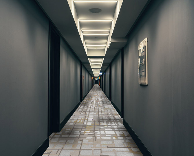 ковер современного коридора серого кольца